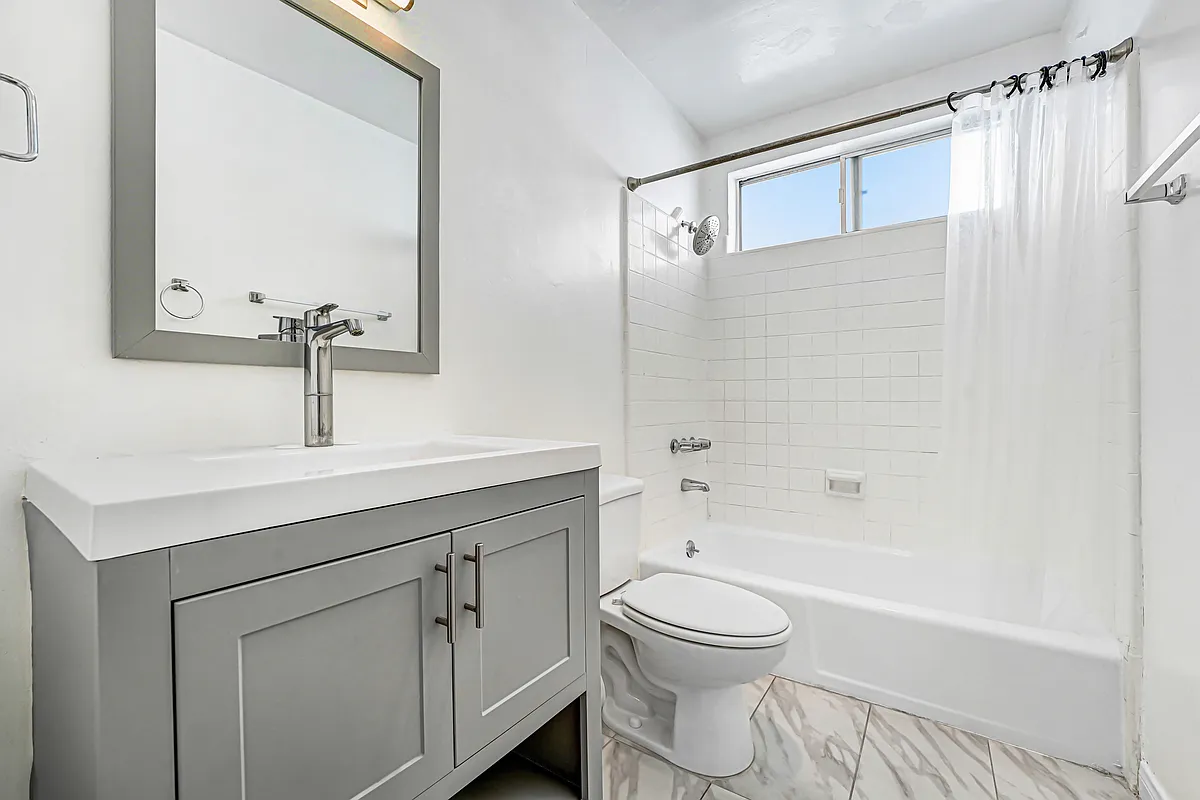 Photo 2 of 11 - 4077 McLaughlin Ave #6 - Los Angeles, CA Building Photo - 4077 McLaughlin Ave #6