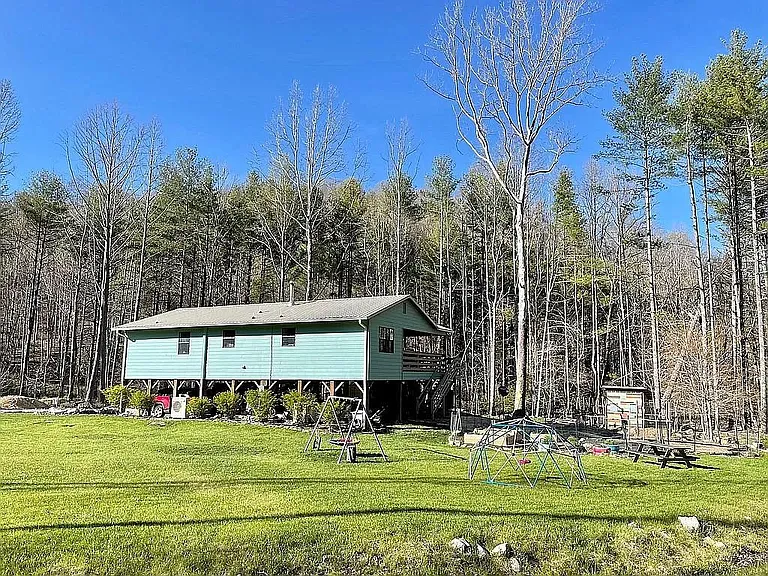 562 Jakes Mountain Rd — Photo 2