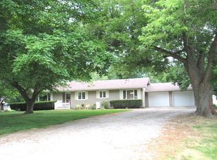 7677 White Oak Rd, Clinton, IL 61727