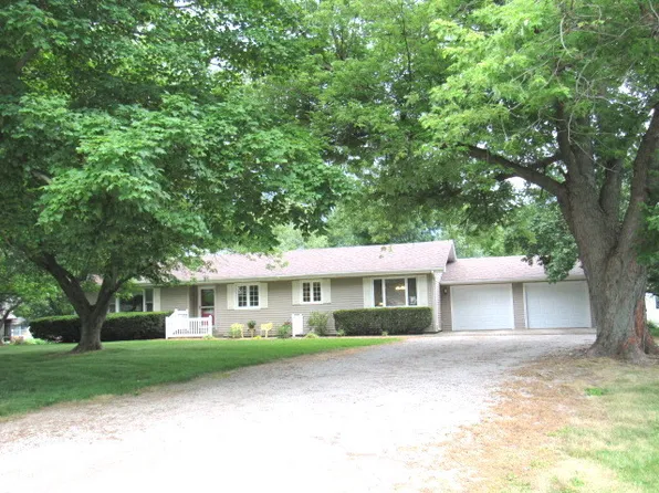 7677 White Oak Rd, Clinton, IL 61727