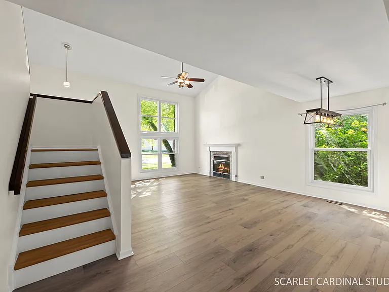 315 Newport Ln — Photo 4