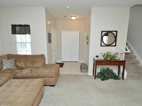 2nd image of 813 Summerville Dr