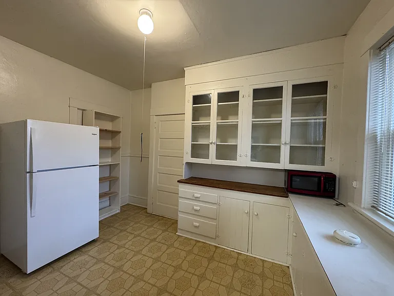 6646 SW Capitol Hwy #1 — Photo 2