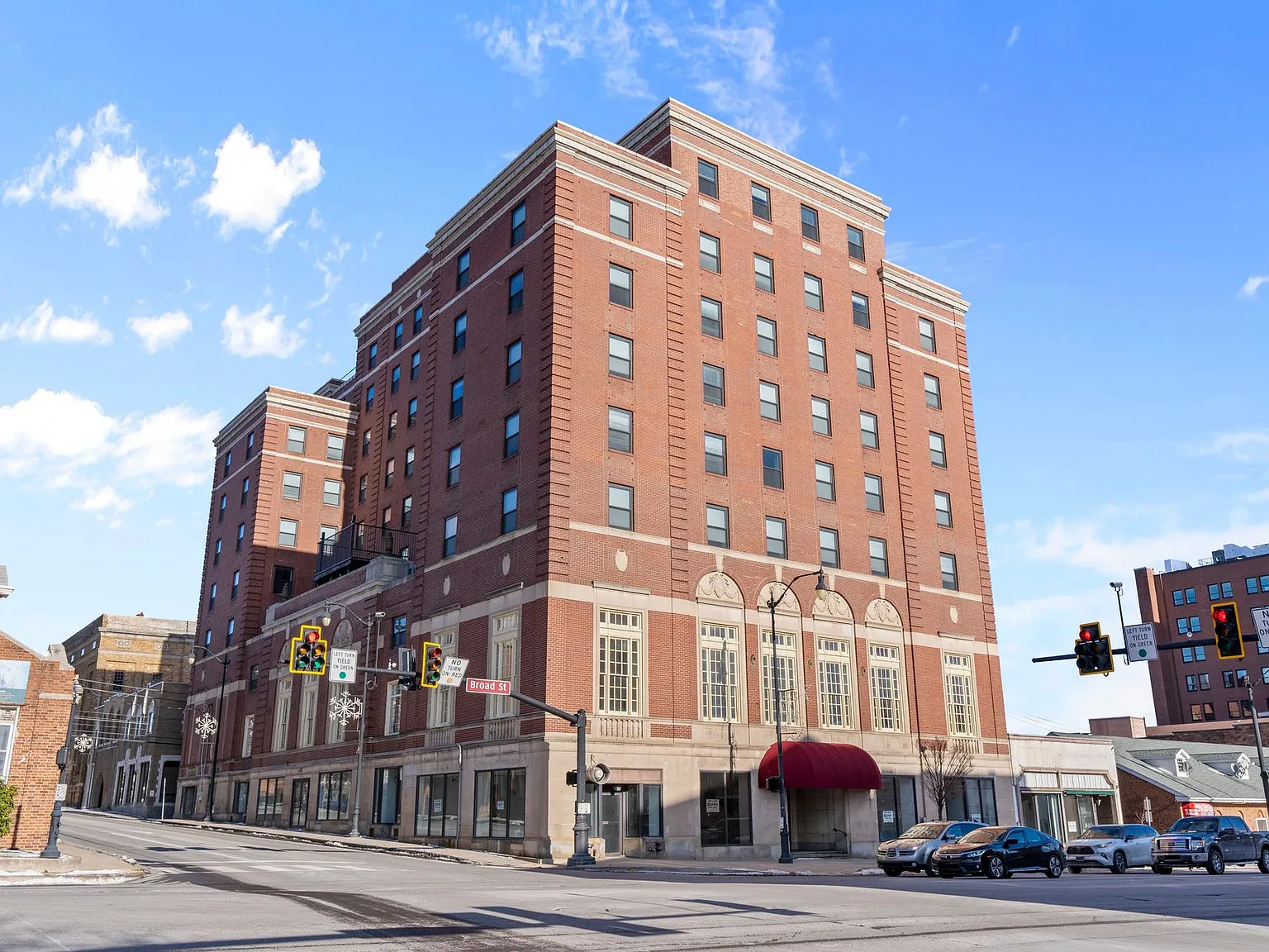 Altamont Apartments — Photo 2