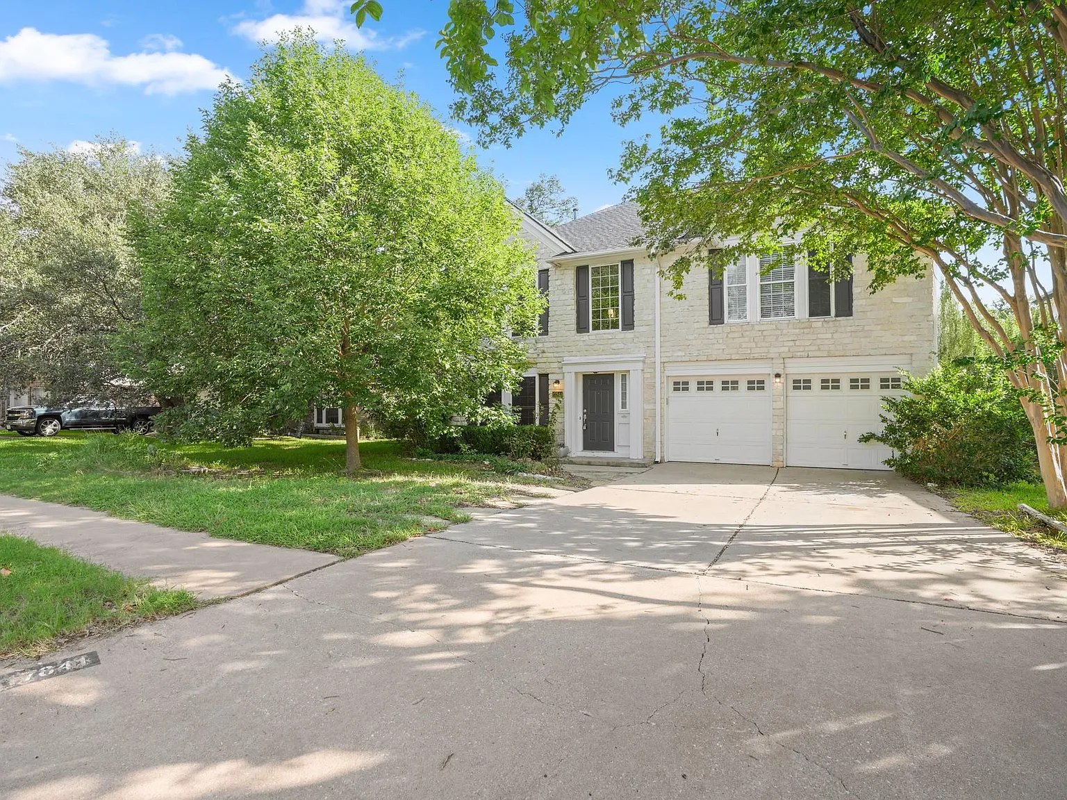 4 bed, 2.5 bath, 2746 sqft, $2,795 — Photo 2
