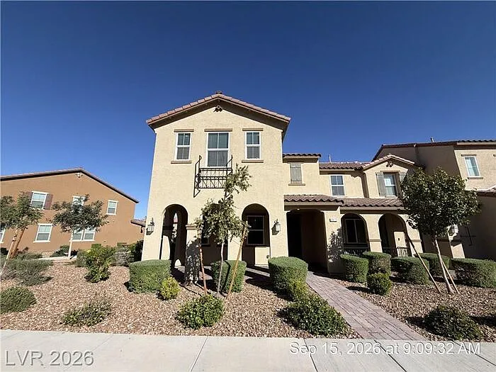 3 bed, 2.5 bath, 1920 sqft, $2,250 — Photo 1