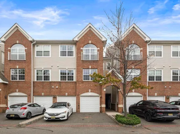 56 Tottenham Ct, Jersey City, NJ 07305