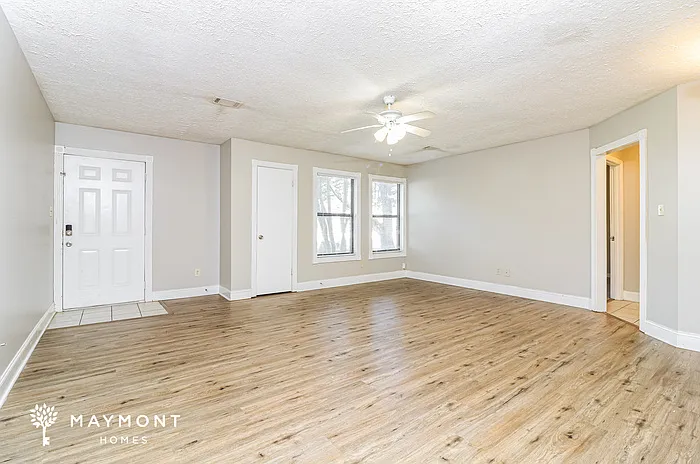 3 bed, 2.0 bath, 1490 sqft, $1,945 — Photo 4
