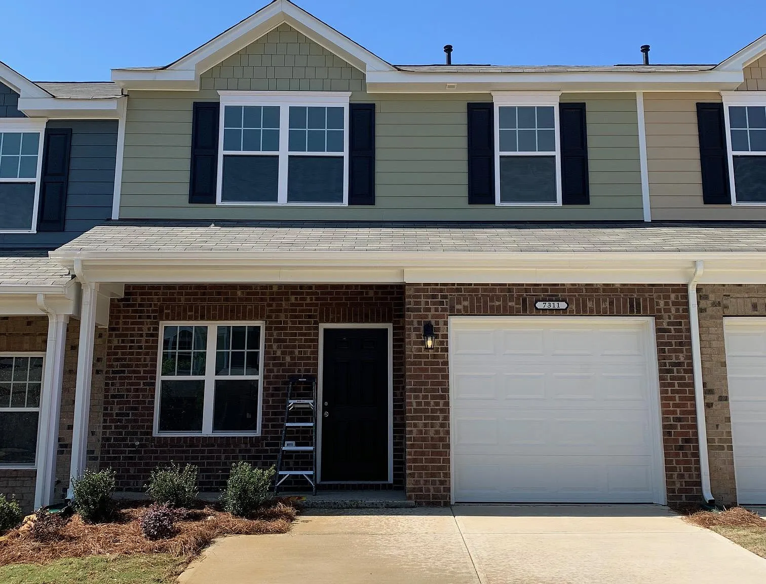 3 bed, 2.5 bath, 1578 sqft, $2,000 — Photo 1