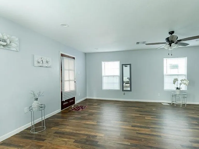 411 Harris Ave — Photo 8