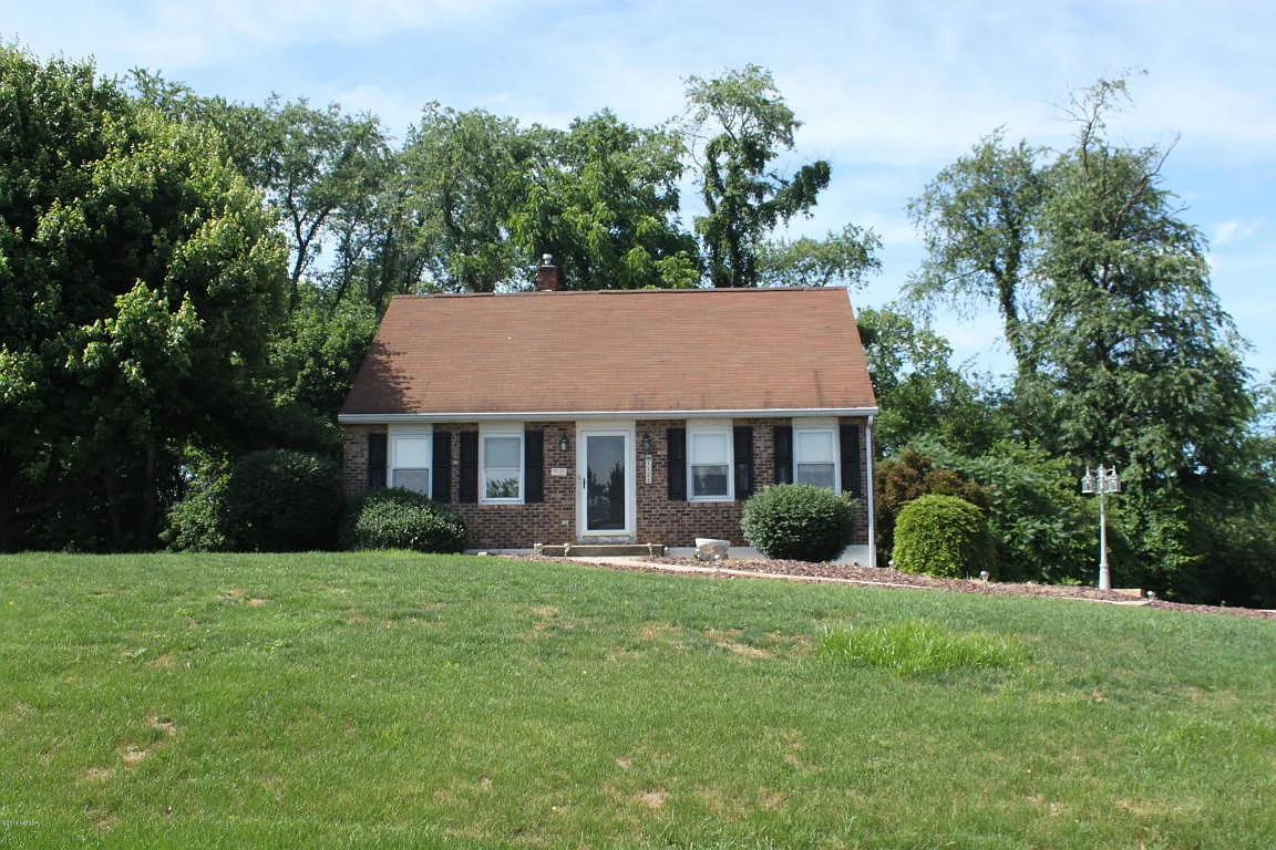 1125 Skyview Dr photo 1