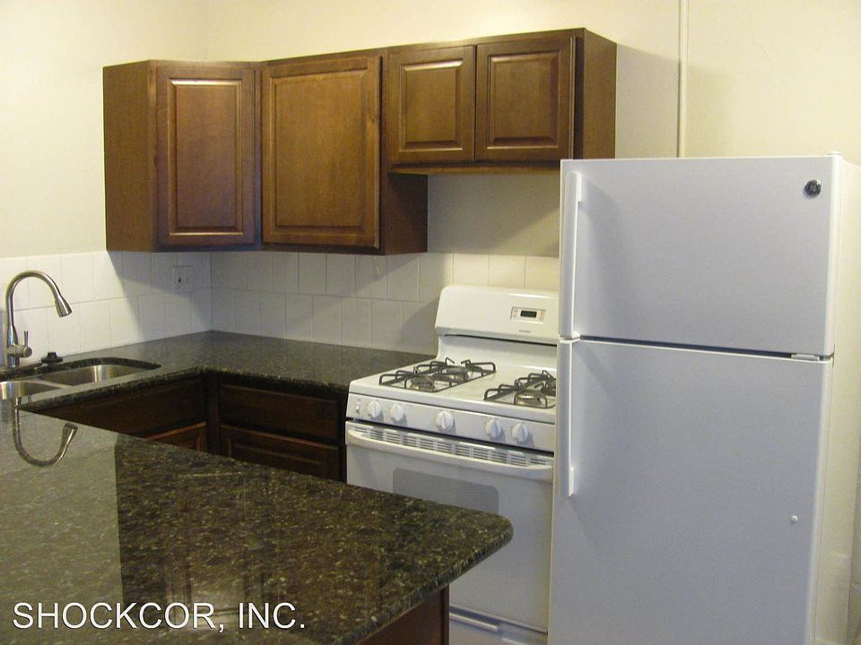 2nd image of 1531 Leyden St APT 105