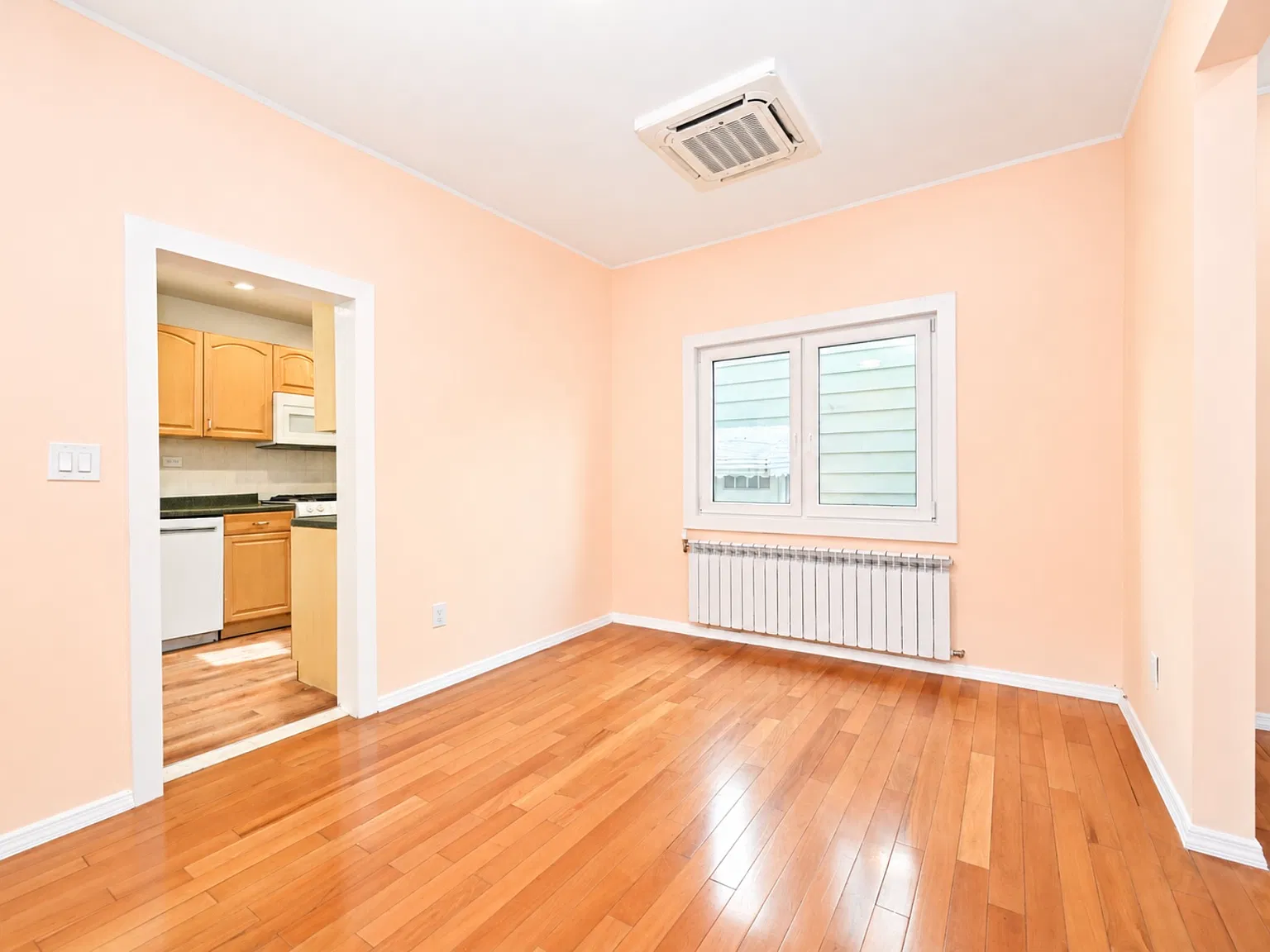 3 bed, 1860 sqft, $4,600 — Photo 2