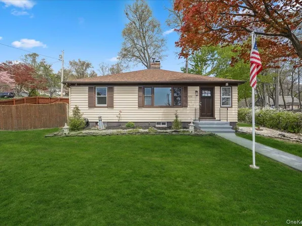 532 Shore Drive, New Windsor, NY 12553