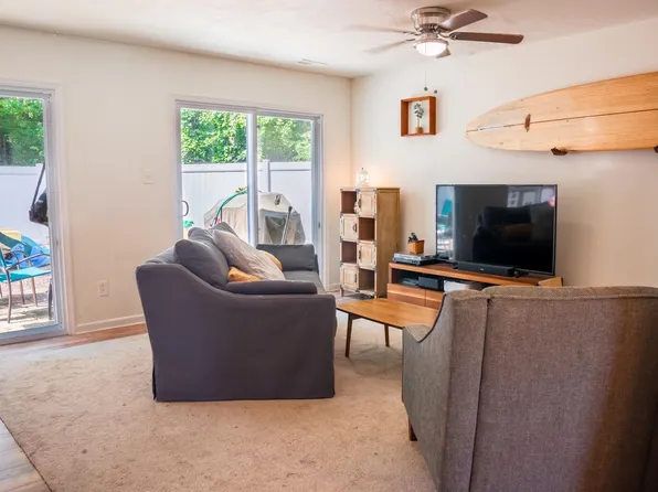 12 Bristol Cir, Chesapeake, VA 23320