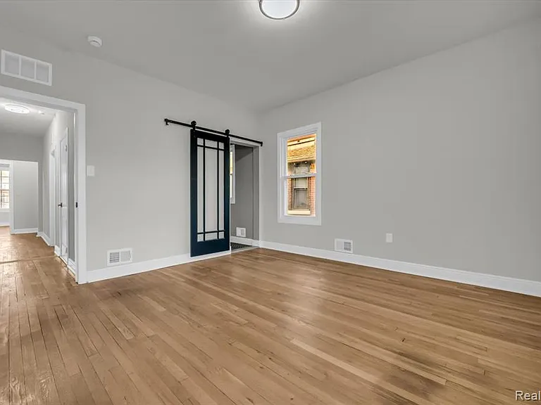 1502 Virginia Park St — Photo 14