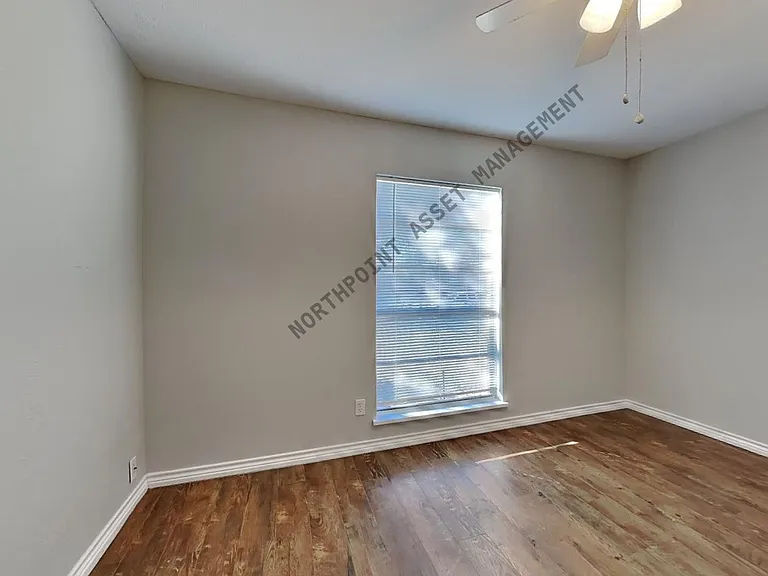 8825 Miami Dr — Photo 14