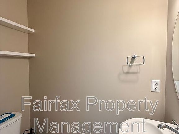 5th image of 212 Ellsworth Manor Dr