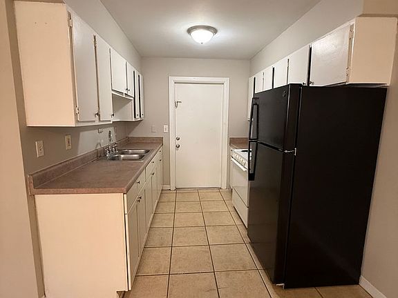 5th image of 3801 SW 17th Pl