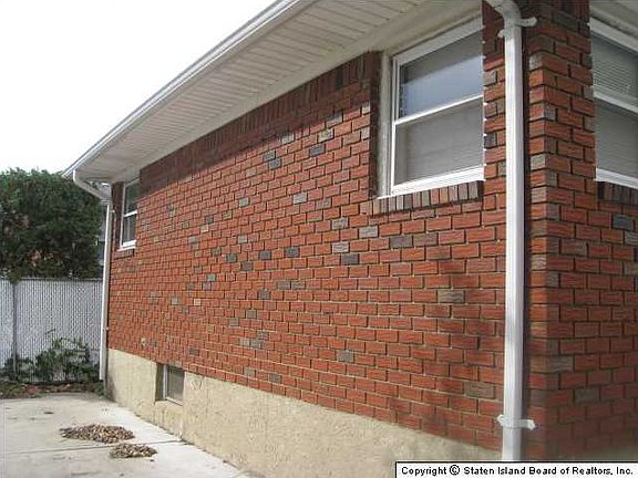 5th image of 186 Maybury Ave