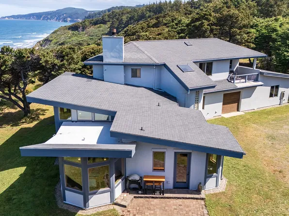 88675 Whiting Ln, Bandon, OR 97411