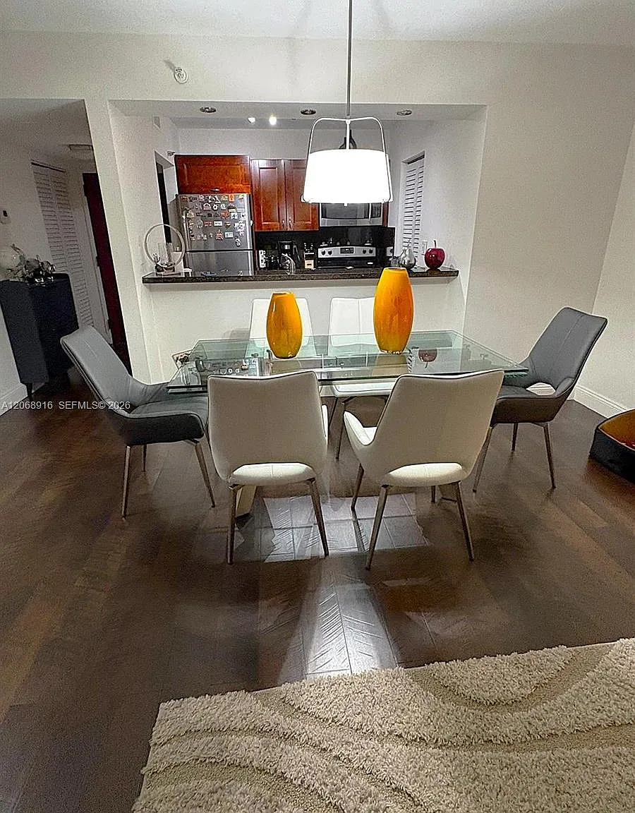 Madison Downtown Condo — Photo 1