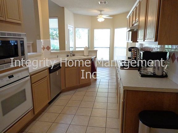 Open Kitchen & Breakfast area