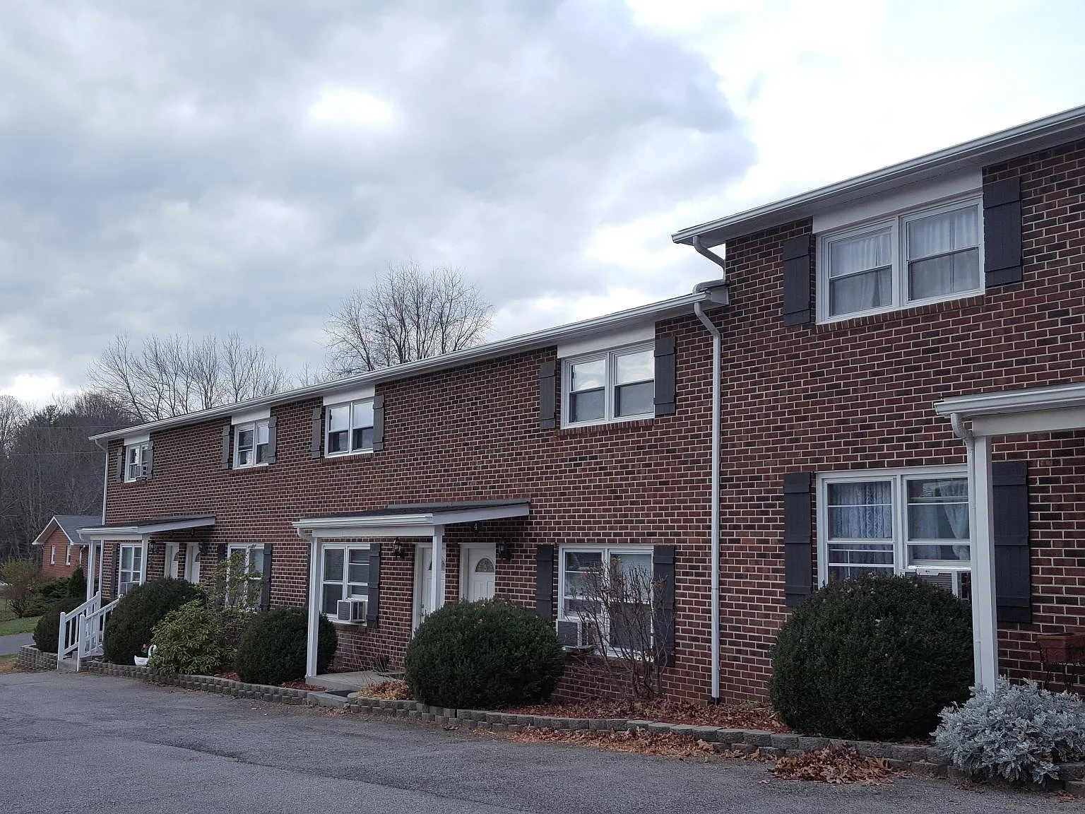 2 bed, 1.5 bath, 1028 sqft, $1,000 — Photo 1