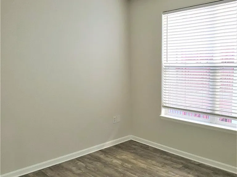 1747 N Pearl St #201 — Photo 12