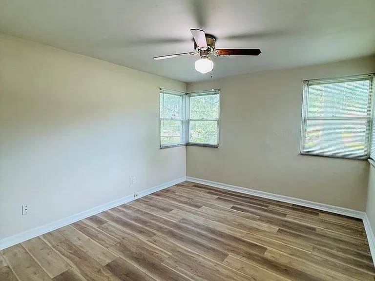 544 Thurston Ave — Photo 14