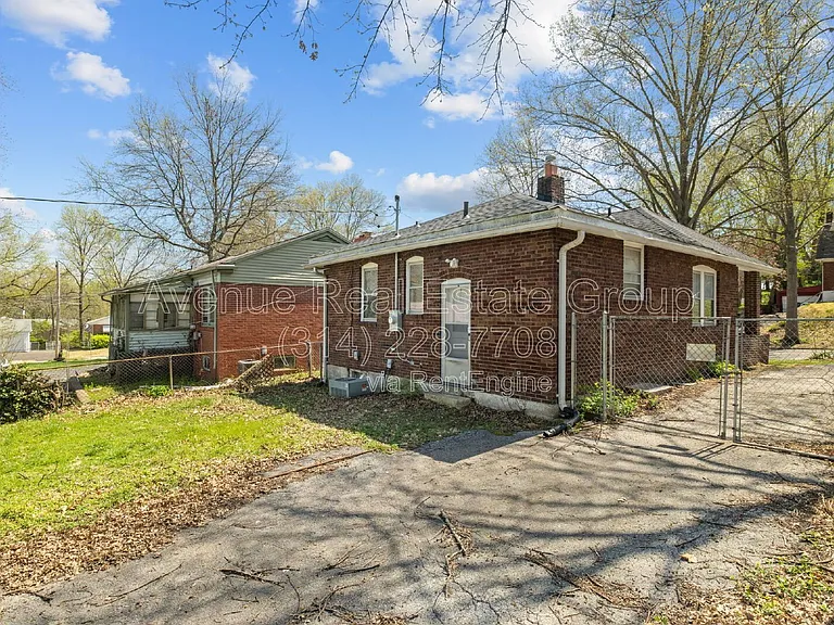 8009 Monroe Ave — Photo 5