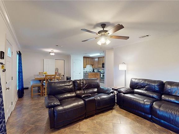 4th image of 561 Gardenia St