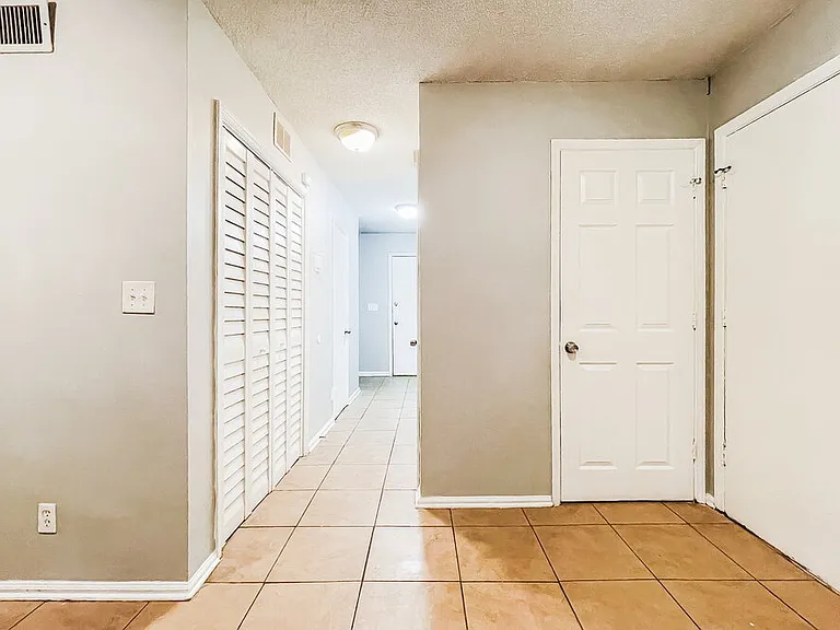 3895 Springleaf Ct — Photo 3