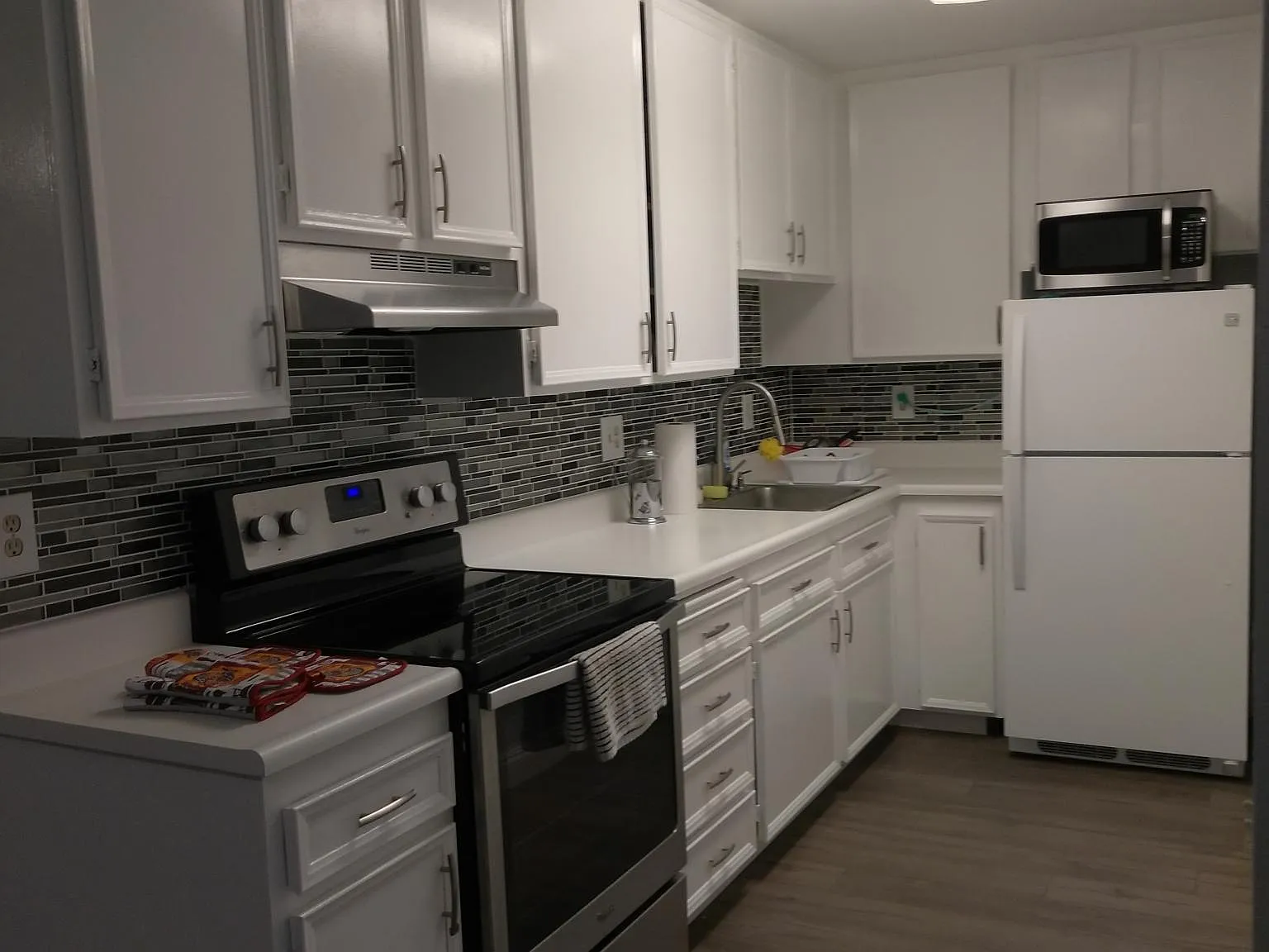 2812 N Auburn Ct — Photo 3