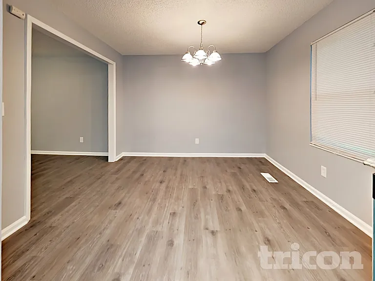 111 Woodspur Rd — Photo 3