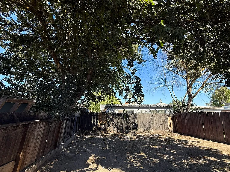 3114 Coffee Rd — Photo 3