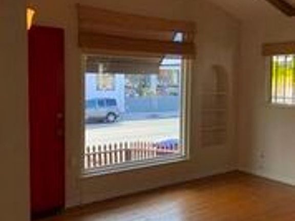 5th image of 3066 N Park Way