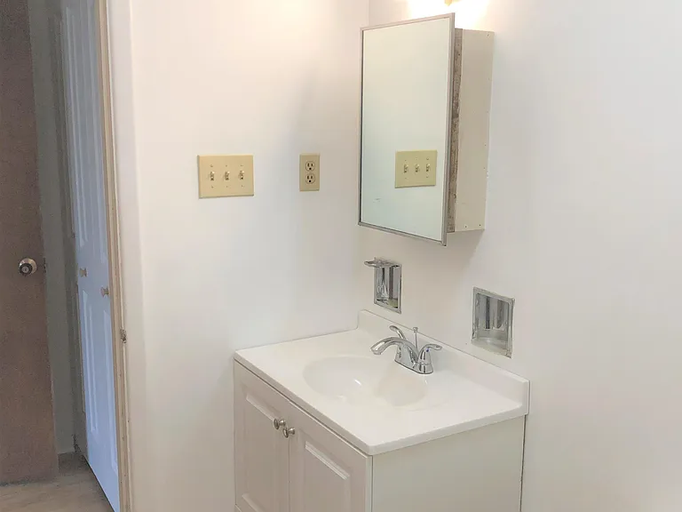6350 Forward Ave #25 — Photo 9