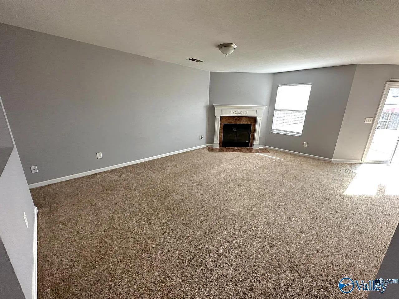 4 bed, 2820 sqft, $2,200 — Photo 2