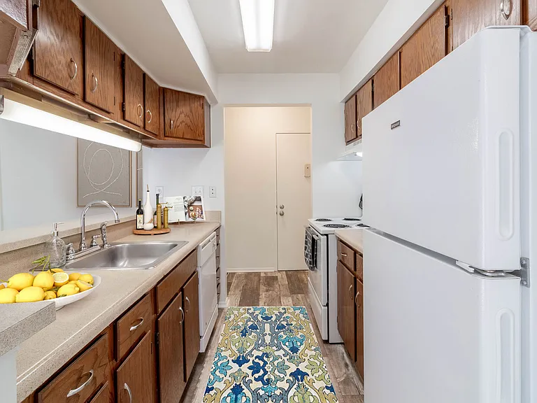 Tanglewood Apartments — Photo 14