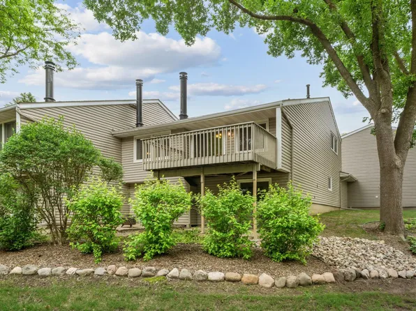 9146 Neill Lake Rd, Eden Prairie, MN 55347