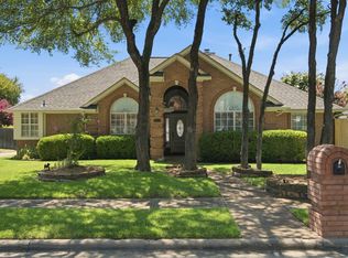 8417 Castle Creek Rd, North Richland Hills, TX 76182