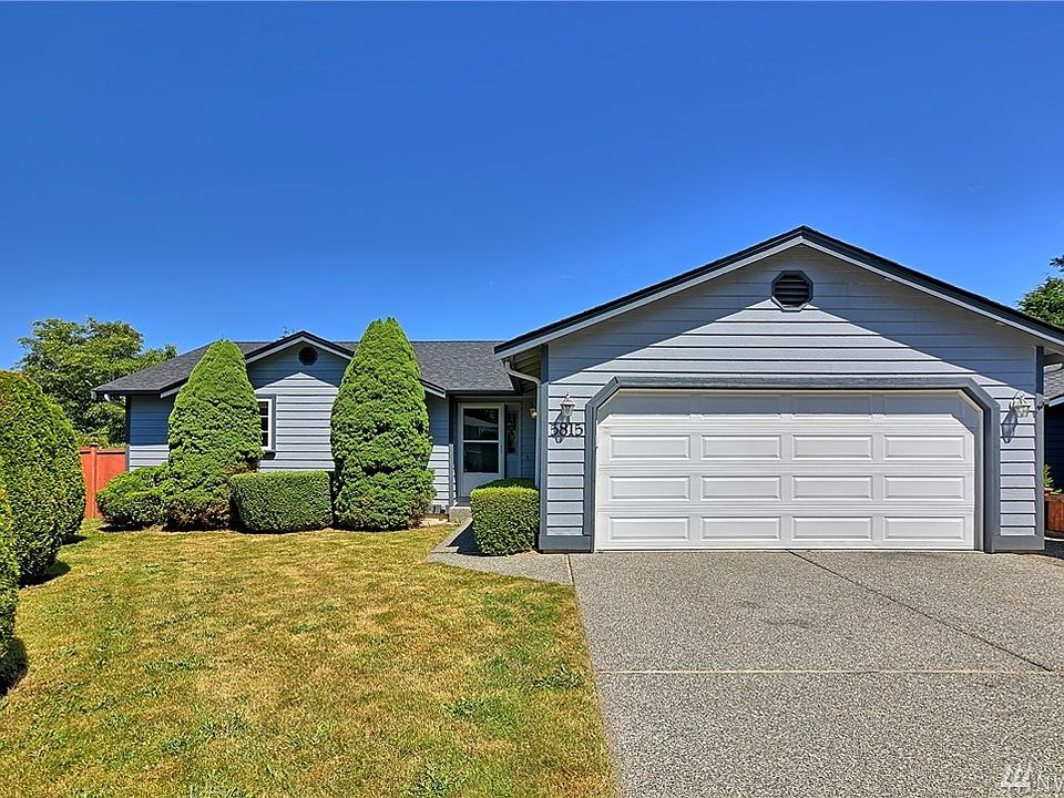 Home in excellent condition in quiet Cul-De-Sac. Driveway was just pressure washed.