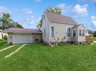 320 S 9th Ave, Washington, IA 52353