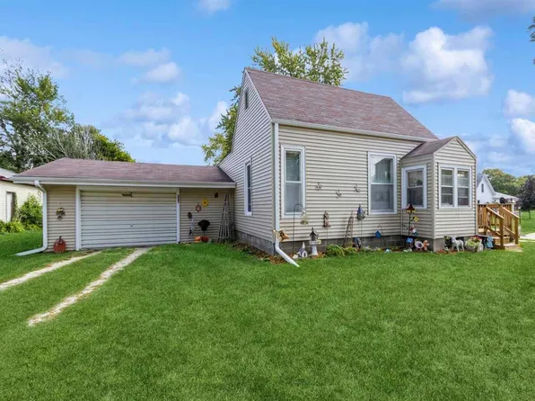 320 S 9th Ave, Washington, IA 52353