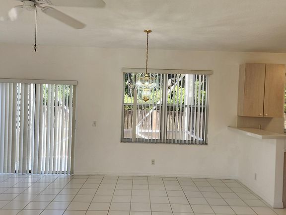 5th image of 271 Live Oak Ln