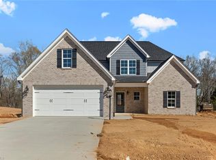 118 Enclave Dr, Clemmons, NC 27012