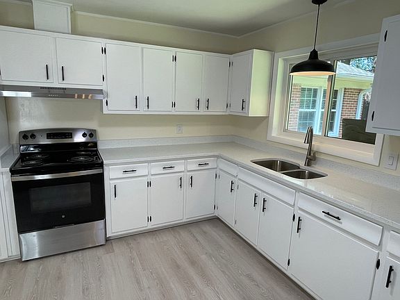 4th image of 210 Thomas Nelson Ln