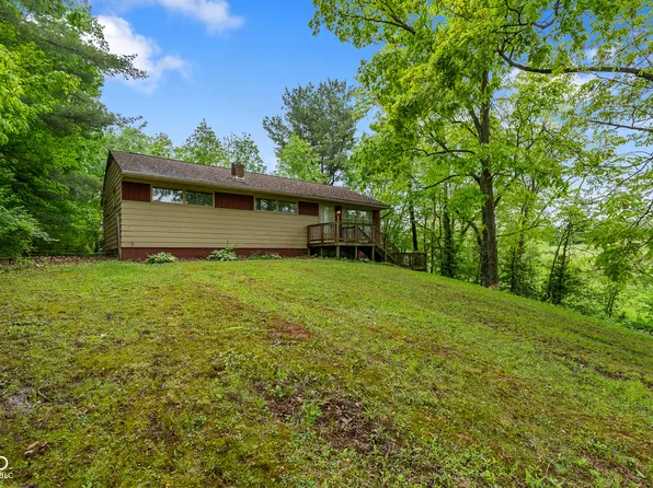 221 W Chester Dr, Ellettsville, IN 47429