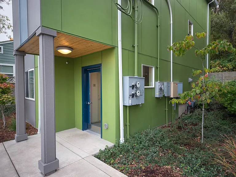 Elegant, Efficient Studios in Beautiful Delridge! — Photo 32
